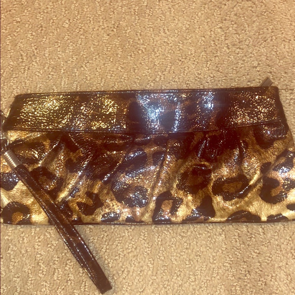 Leopard clutch